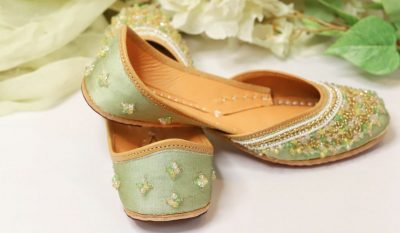 Berde Green Embroidered Jutti